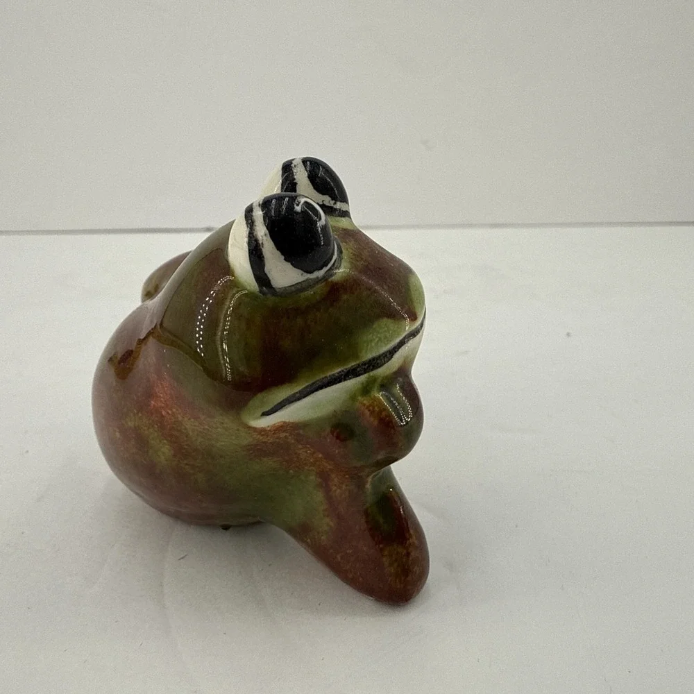 Vintage Little Ceramic Knick Knack Shelf Sitter Green Frog
